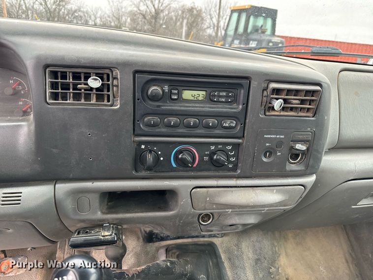 image for item NN9438 2004 Ford F450 Super Duty utility / service truck