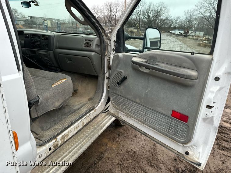 image for item NN9438 2004 Ford F450 Super Duty utility / service truck