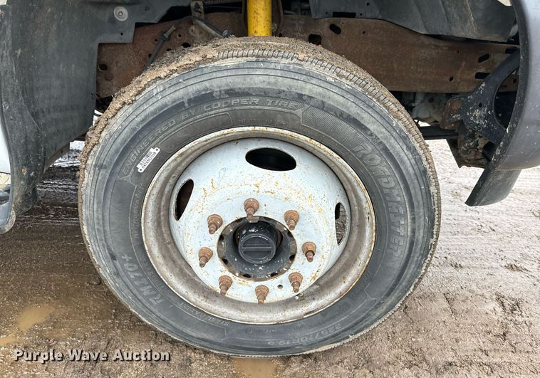 image for item NN9438 2004 Ford F450 Super Duty utility / service truck