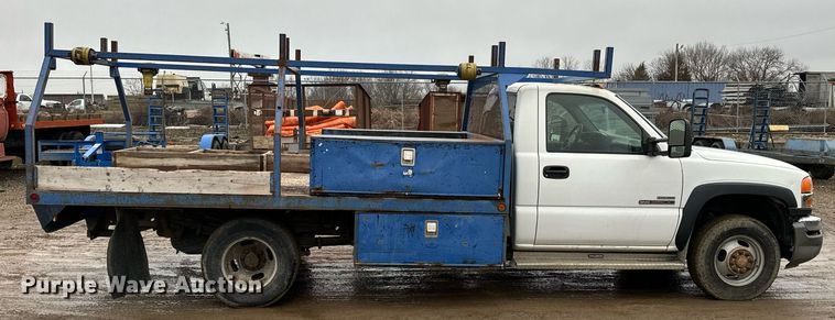 image for item NN9439 2006 GMC Sierra 3500 utility bed pickup truck