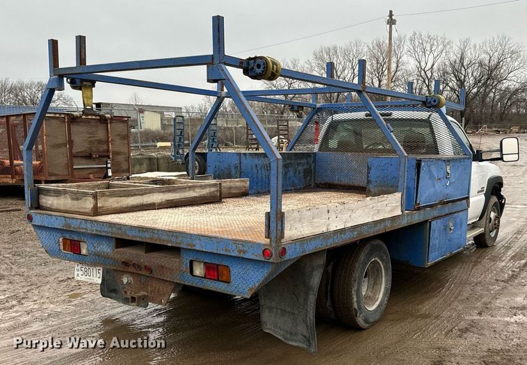 image for item NN9439 2006 GMC Sierra 3500 utility bed pickup truck