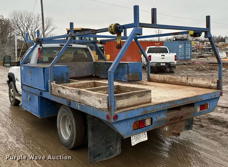 image for item NN9439 2006 GMC Sierra 3500 utility bed pickup truck