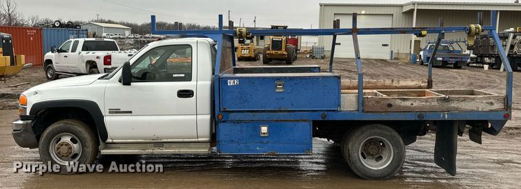 image for item NN9439 2006 GMC Sierra 3500 utility bed pickup truck