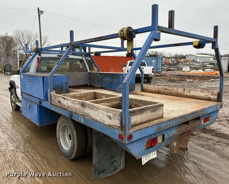 image for item NN9439 2006 GMC Sierra 3500 utility bed pickup truck