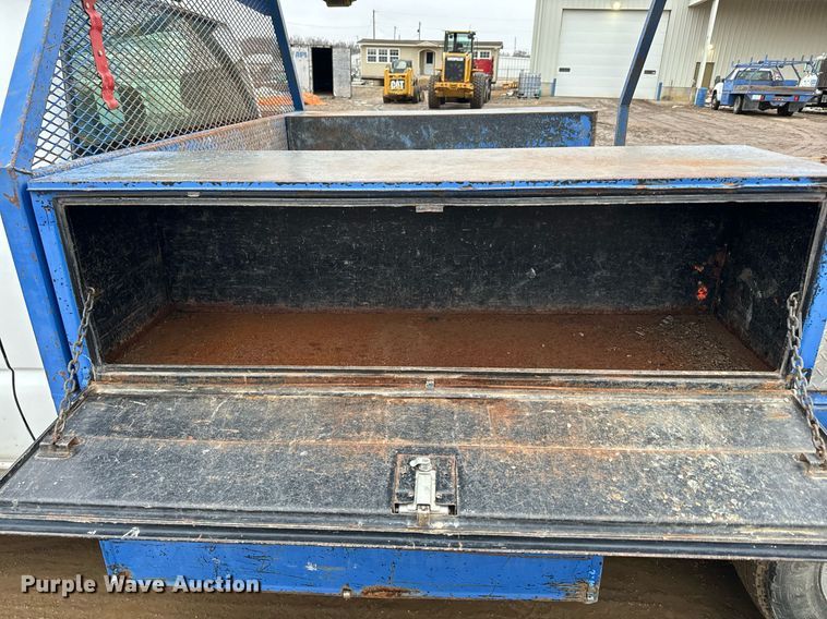 image for item NN9439 2006 GMC Sierra 3500 utility bed pickup truck