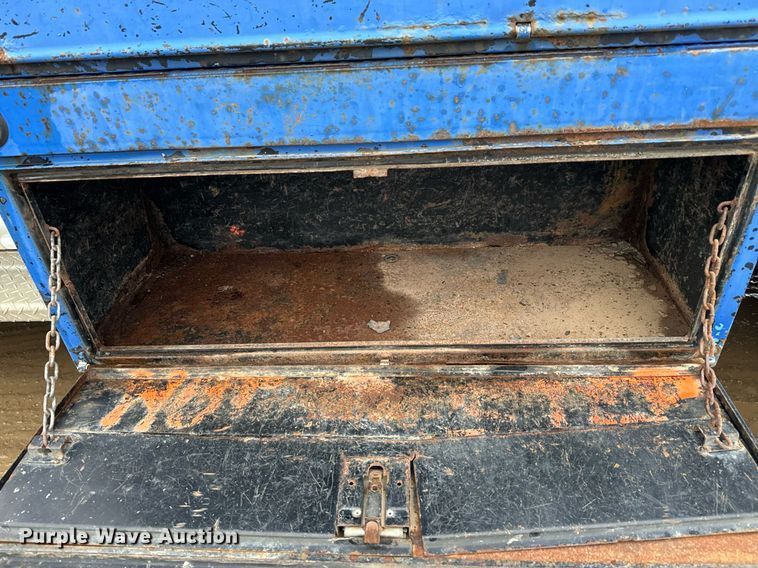 image for item NN9439 2006 GMC Sierra 3500 utility bed pickup truck