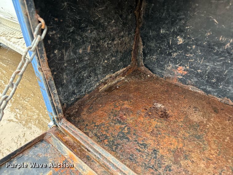 image for item NN9439 2006 GMC Sierra 3500 utility bed pickup truck