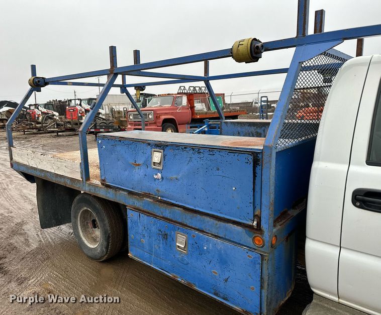 image for item NN9439 2006 GMC Sierra 3500 utility bed pickup truck