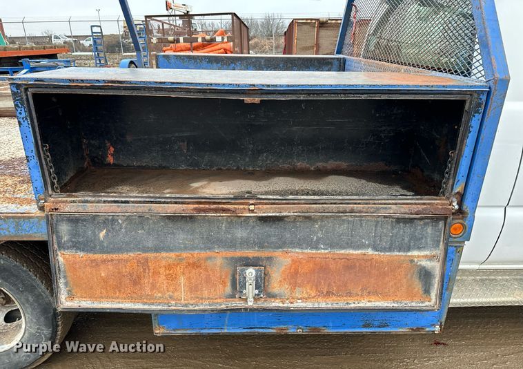 image for item NN9439 2006 GMC Sierra 3500 utility bed pickup truck