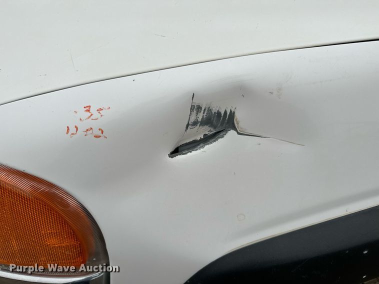 image for item NN9439 2006 GMC Sierra 3500 utility bed pickup truck