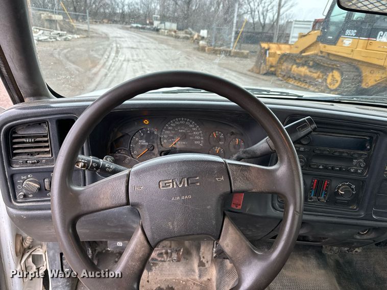 image for item NN9439 2006 GMC Sierra 3500 utility bed pickup truck