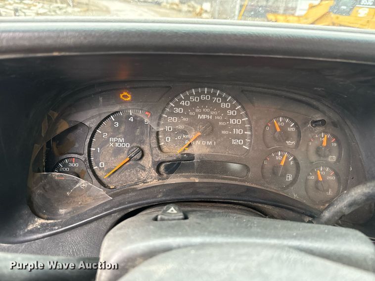 image for item NN9439 2006 GMC Sierra 3500 utility bed pickup truck