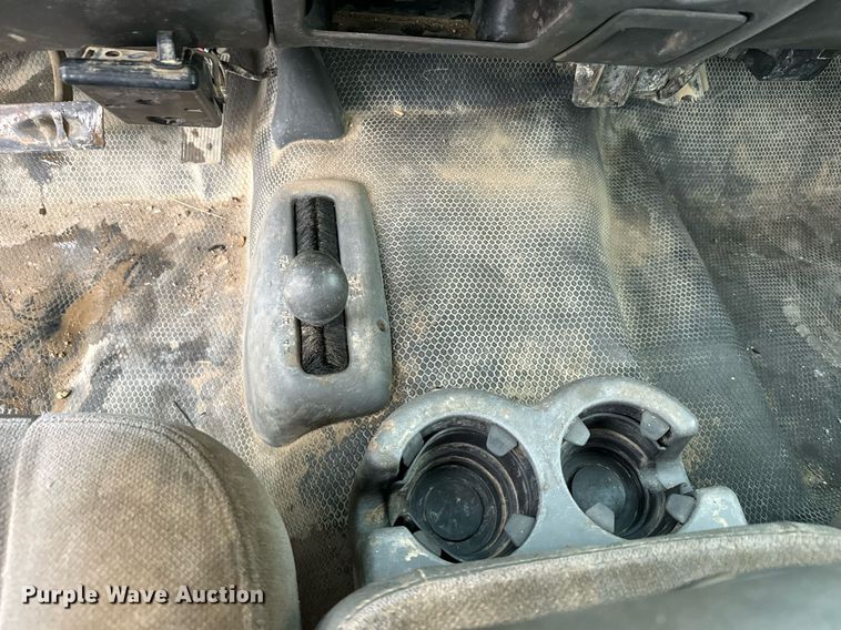 image for item NN9439 2006 GMC Sierra 3500 utility bed pickup truck