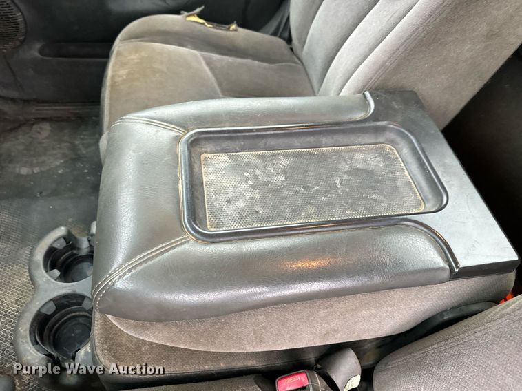 image for item NN9439 2006 GMC Sierra 3500 utility bed pickup truck