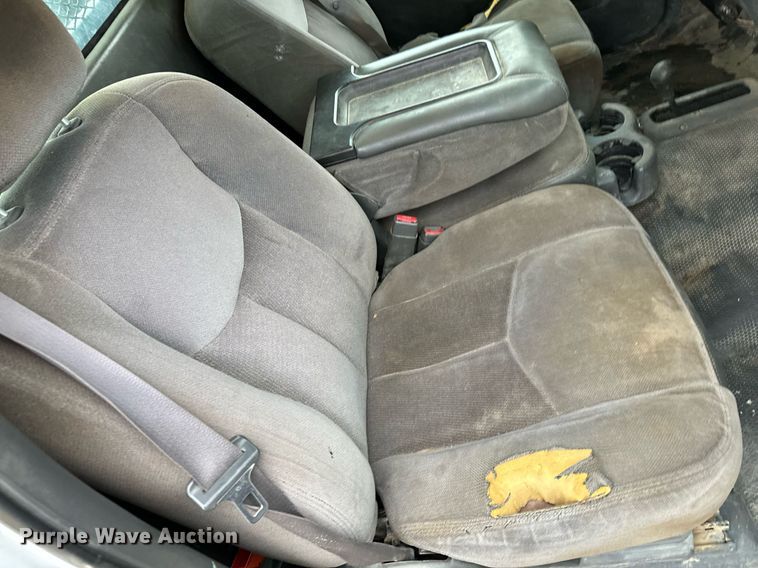 image for item NN9439 2006 GMC Sierra 3500 utility bed pickup truck