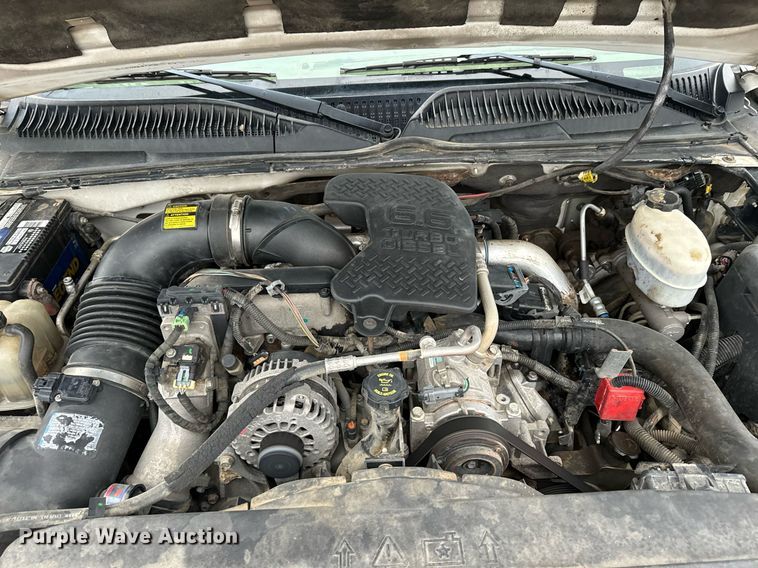 image for item NN9439 2006 GMC Sierra 3500 utility bed pickup truck