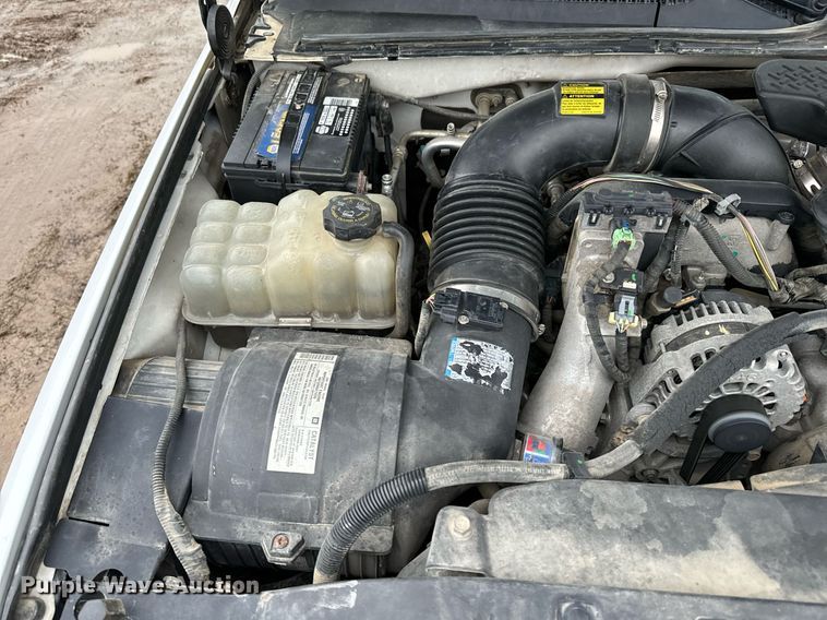 image for item NN9439 2006 GMC Sierra 3500 utility bed pickup truck