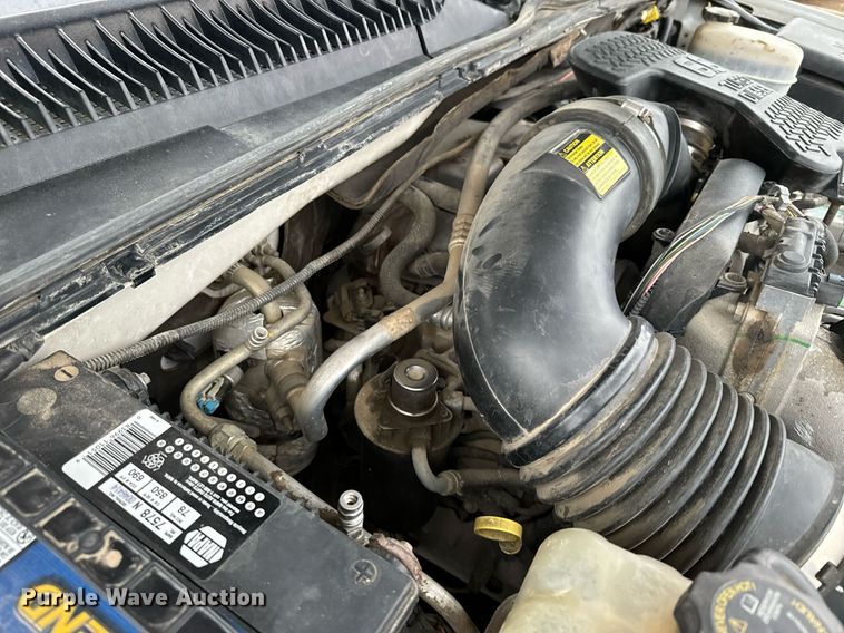 image for item NN9439 2006 GMC Sierra 3500 utility bed pickup truck