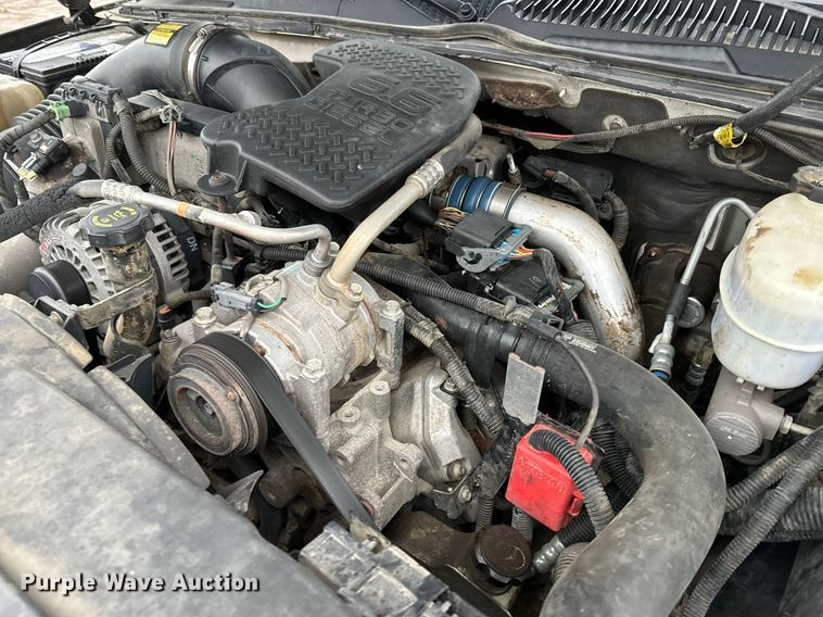 image for item NN9439 2006 GMC Sierra 3500 utility bed pickup truck