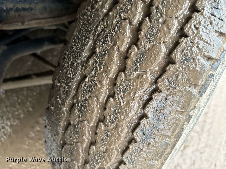 image for item NN9439 2006 GMC Sierra 3500 utility bed pickup truck