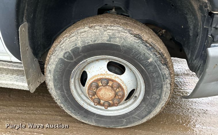 image for item NN9439 2006 GMC Sierra 3500 utility bed pickup truck