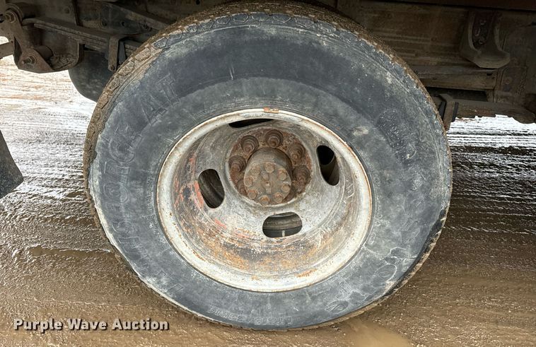 image for item NN9439 2006 GMC Sierra 3500 utility bed pickup truck