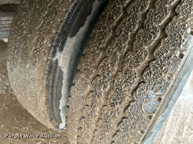 image for item NN9439 2006 GMC Sierra 3500 utility bed pickup truck