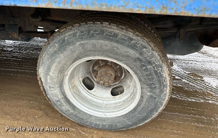 image for item NN9439 2006 GMC Sierra 3500 utility bed pickup truck