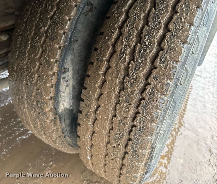 image for item NN9439 2006 GMC Sierra 3500 utility bed pickup truck