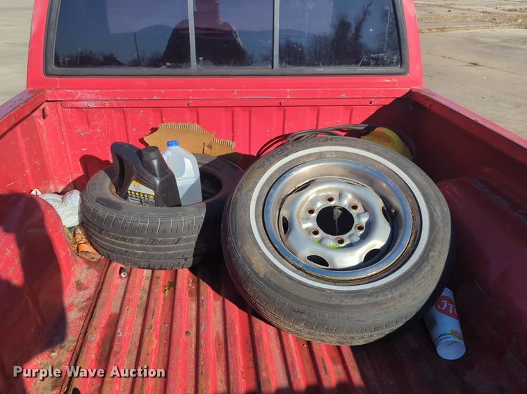 image for item OD9183 1995 Nissan pickup truck