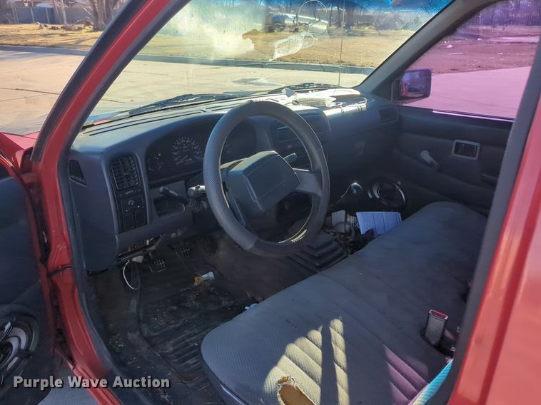 image for item OD9183 1995 Nissan pickup truck