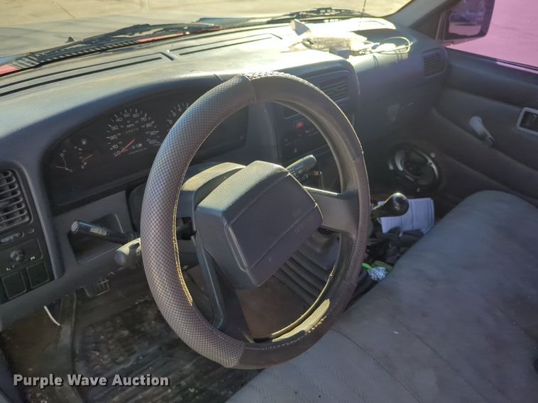 image for item OD9183 1995 Nissan pickup truck