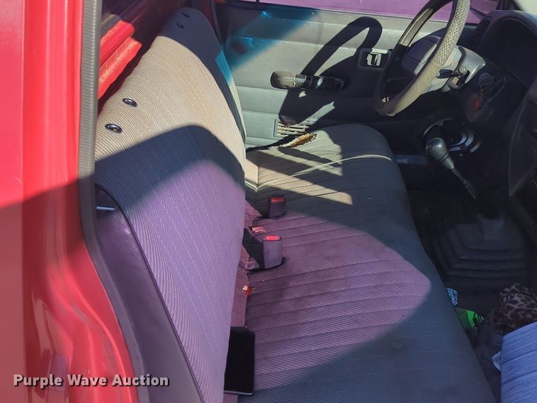 image for item OD9183 1995 Nissan pickup truck