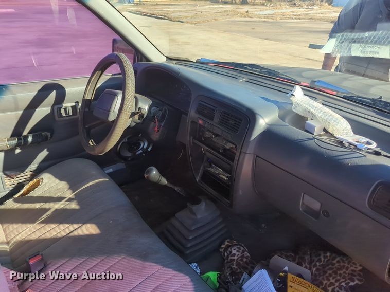 image for item OD9183 1995 Nissan pickup truck