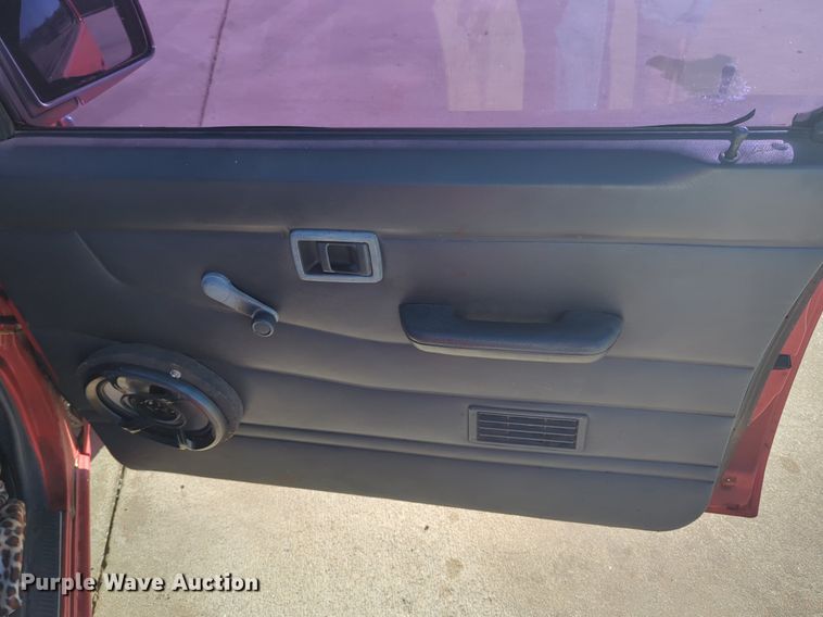 image for item OD9183 1995 Nissan pickup truck