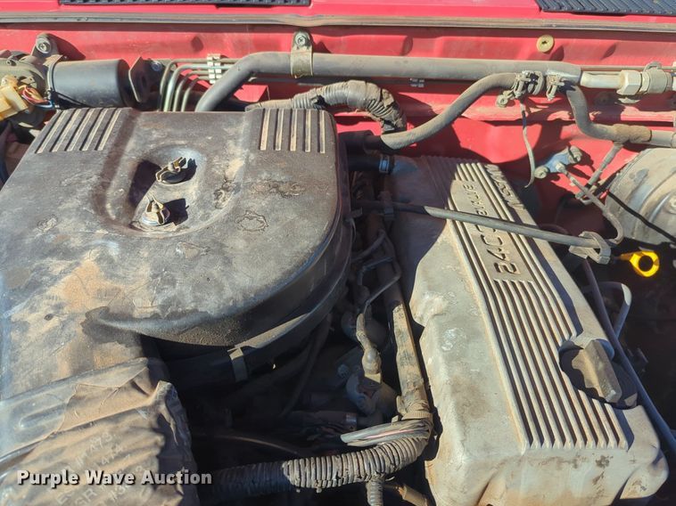 image for item OD9183 1995 Nissan pickup truck