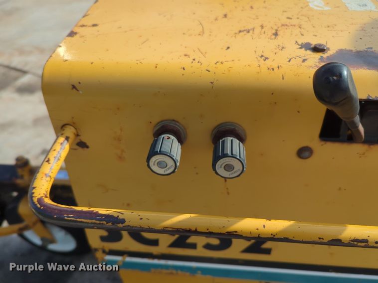 image for item OD9210 2004 Vermeer SC252 stump grinder