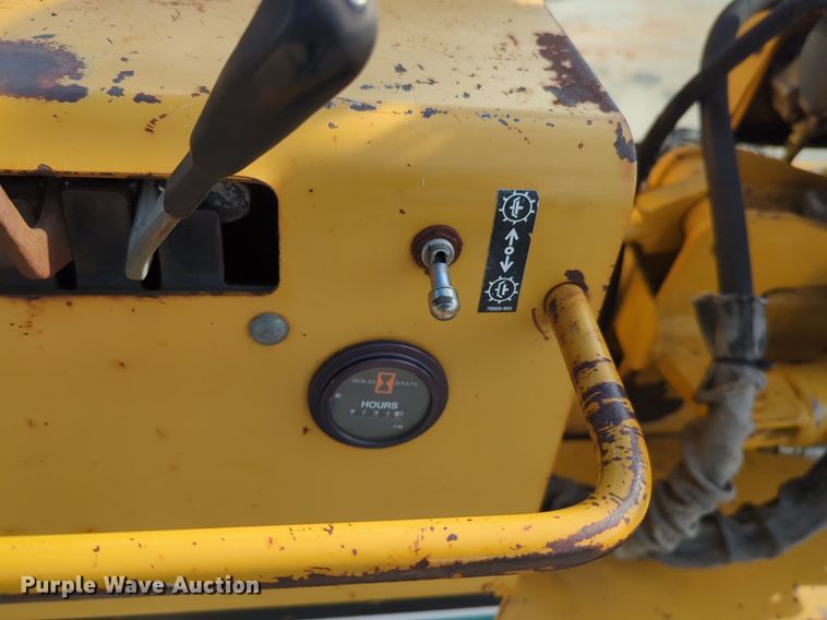 image for item OD9210 2004 Vermeer SC252 stump grinder