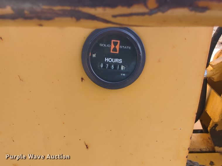 image for item OD9210 2004 Vermeer SC252 stump grinder