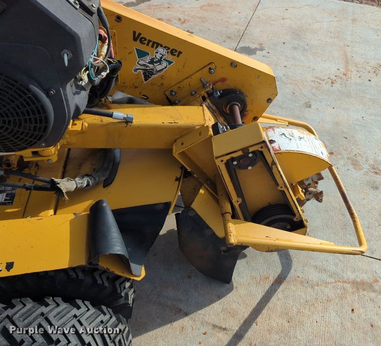 image for item OD9210 2004 Vermeer SC252 stump grinder