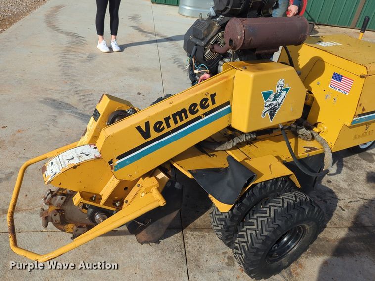 image for item OD9210 2004 Vermeer SC252 stump grinder