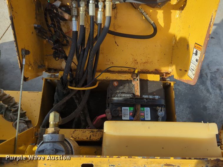 image for item OD9210 2004 Vermeer SC252 stump grinder