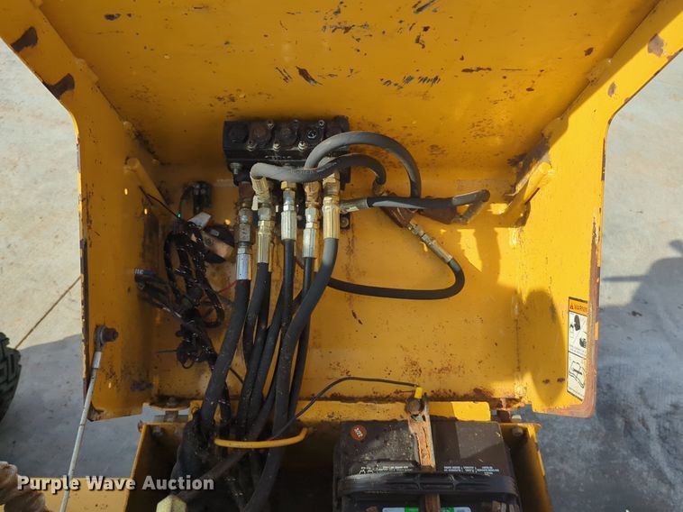 image for item OD9210 2004 Vermeer SC252 stump grinder