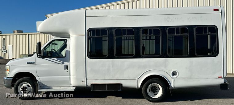 image for item OD9934 2008 Ford  E350 Super Duty shuttle bus