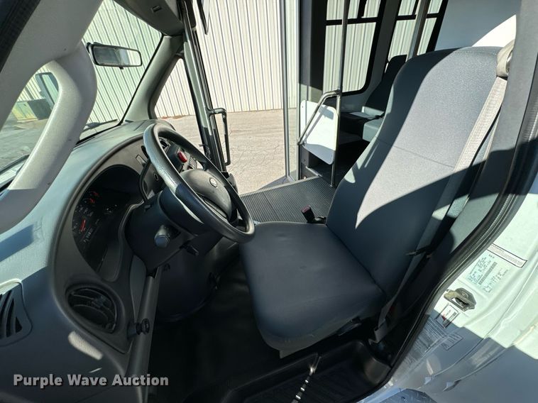 image for item OD9934 2008 Ford  E350 Super Duty shuttle bus