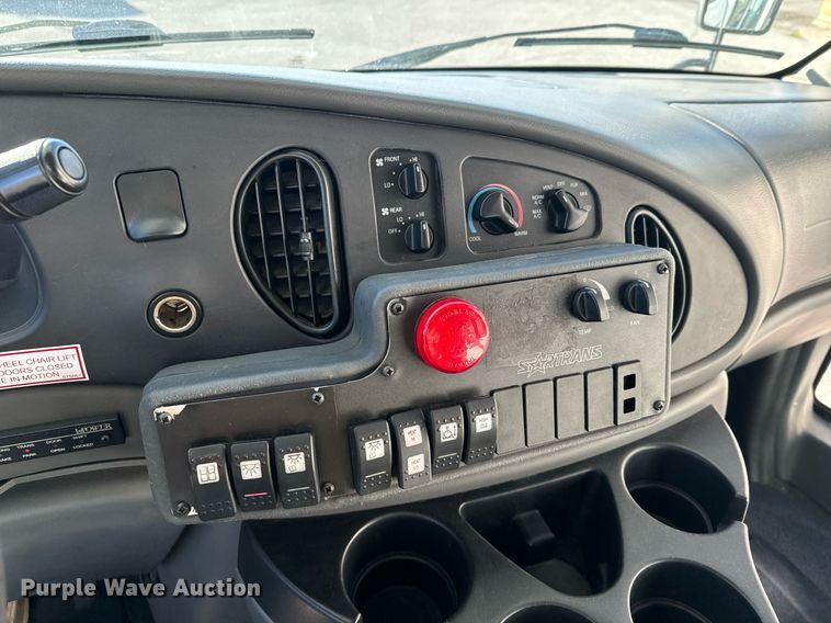 image for item OD9934 2008 Ford  E350 Super Duty shuttle bus