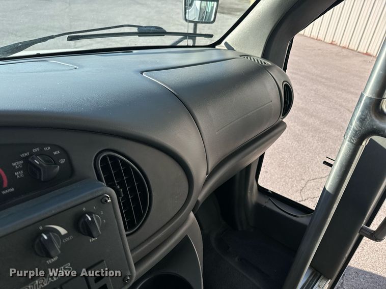 image for item OD9934 2008 Ford  E350 Super Duty shuttle bus