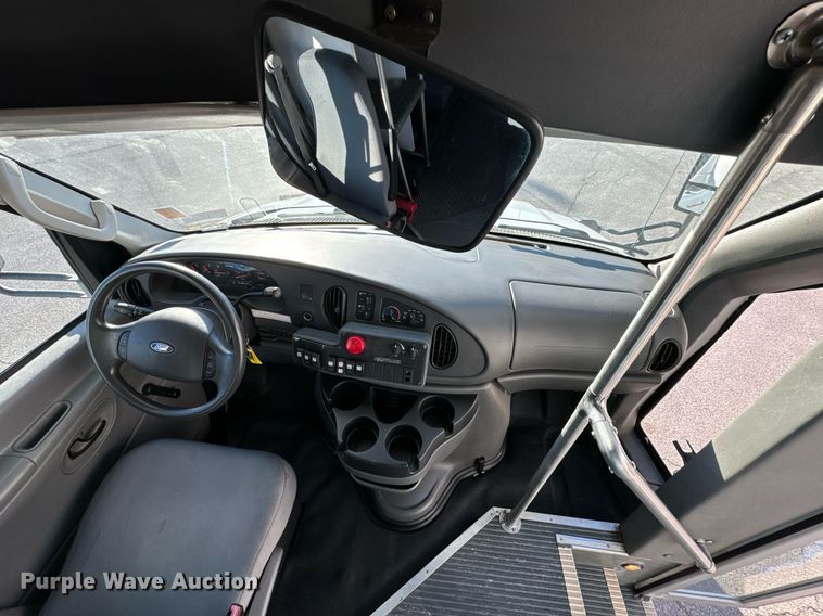 image for item OD9934 2008 Ford  E350 Super Duty shuttle bus