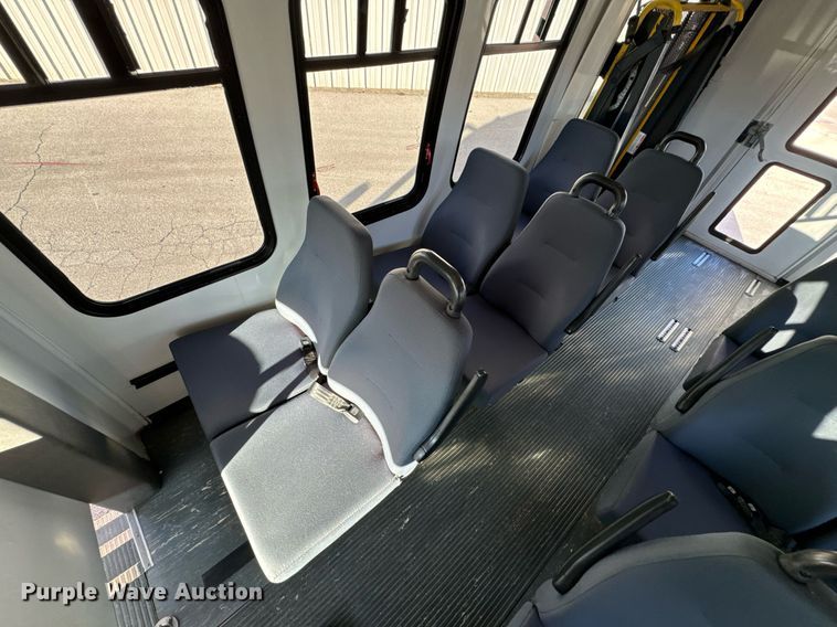 image for item OD9934 2008 Ford  E350 Super Duty shuttle bus