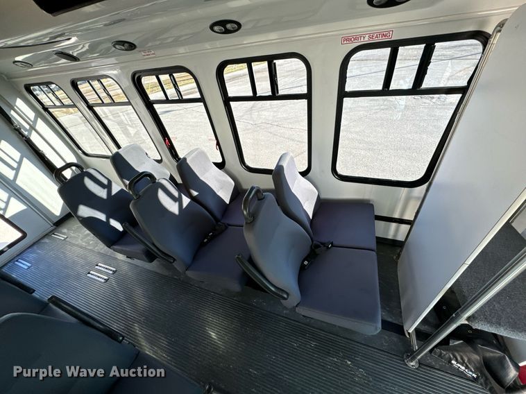 image for item OD9934 2008 Ford  E350 Super Duty shuttle bus